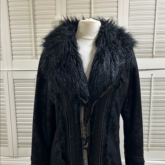 New Skea Vail Colorado Elegant Black Fur-Trimmed Women's Coat with great details - Picture 4 of 15